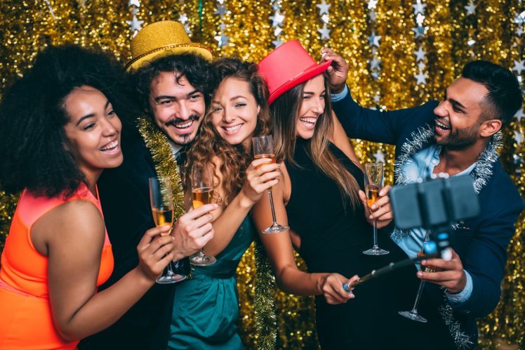 How You Can Enjoy Christmas or New Year Party Without Getting Drunk
